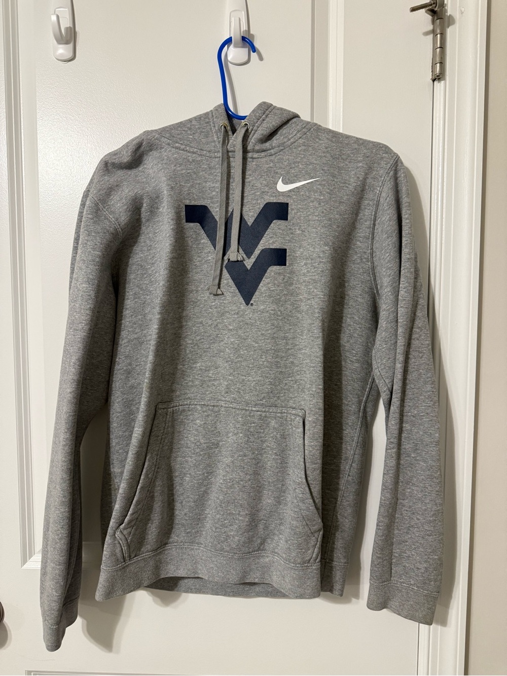 Nike Men’s Gray Pullover Hoodie with West Virginia logo